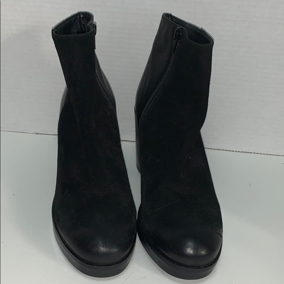 NWOT STRATEGIA Black Leather Ankle Boots - Picture 2 of 14